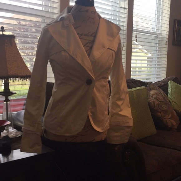 Jacket - Picture 1 of 7